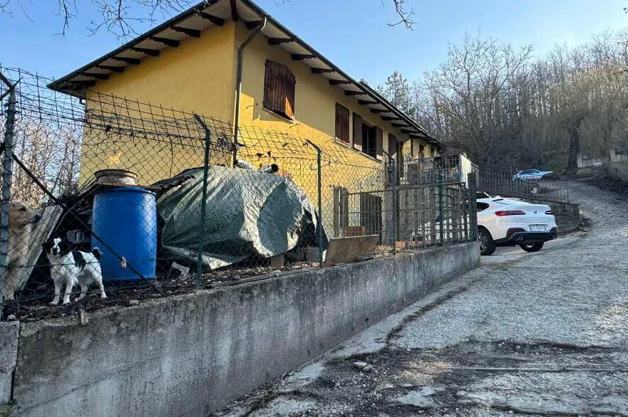Appartamento con autorimessa e area cortiliva a Monghidoro