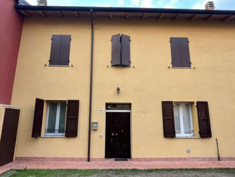 Abitazione bifamiliare con cantine a Crevalcore