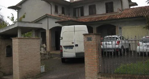 Appartamento bifamiliare con garage e corte a Forlì