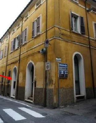 Negozio con magazzino in centro storico a Cesena