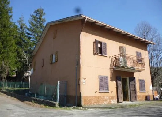 Compendio immobiliare a Camugnano: casa, autorimessa e terreni
