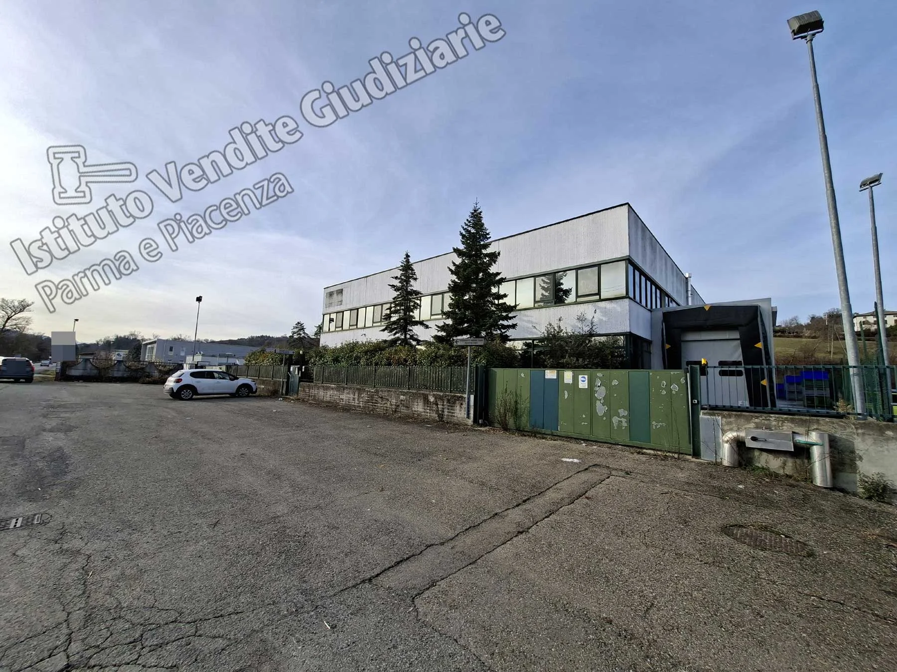 Complesso industriale con due linee produttive e terreni - 001