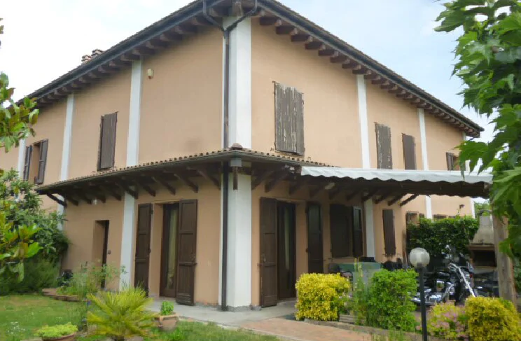 Villino bifamiliare con autorimessa e corte esclusiva