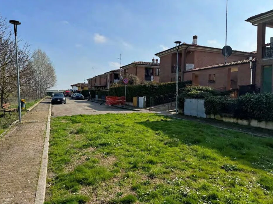 Appartamento al piano terra con autorimessa, cantina, giardino e corte esclusivi in Medicina