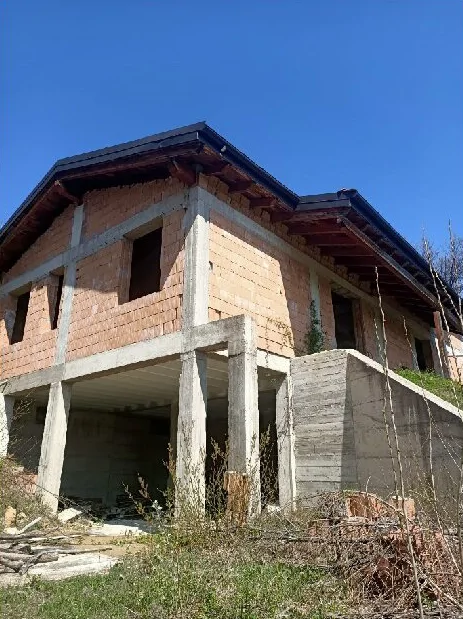 Lotto 2 - Terreno con fabbricato al grezzo in Monzuno