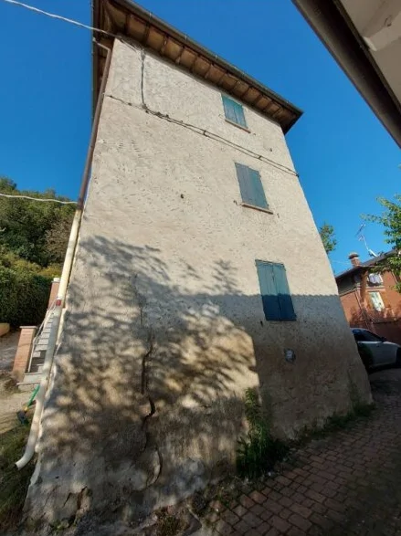 Porzione di casa terra cielo a Guiglia con terreno