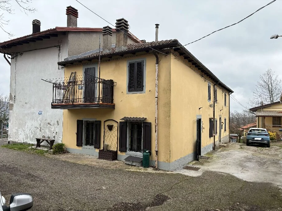 Porzione di fabbricato cielo terra con cantina in Castiglione dei Pepoli