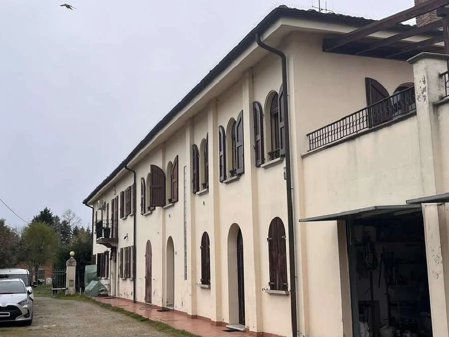 Porzione di fabbricato bifamiliare con magazzino in Granarolo dell'Emilia