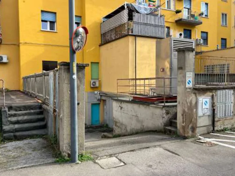 Autorimessa al piano seminterrato in via Sardegna 11, Bologna