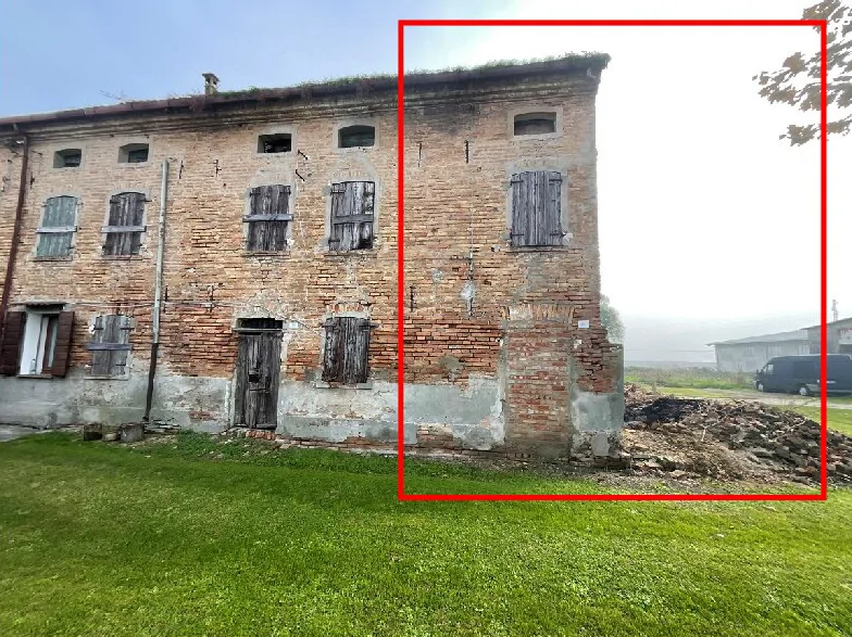 Abitazione con corte esclusiva e pro servizio, parzialmente demoliti e crollati, in Codigoro (FE)