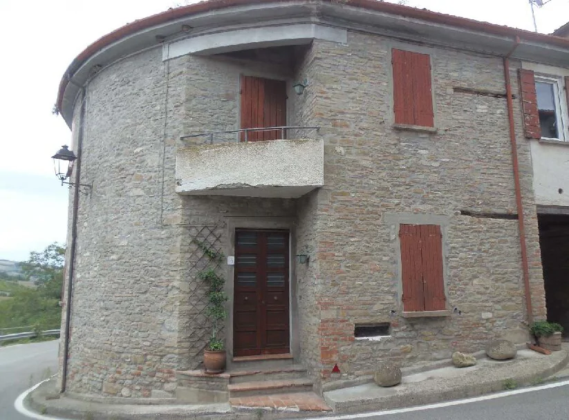 Fabbricato abitativo da cielo a terra in Borgo di Linaro