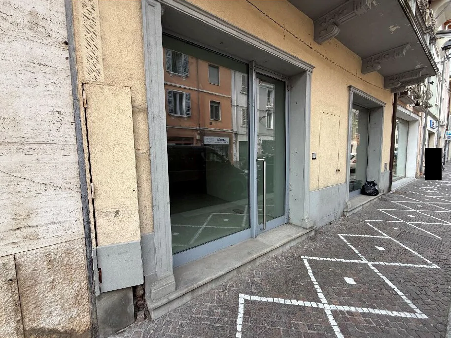 Negozio in Castel San Giovanni, corso Matteotti 9