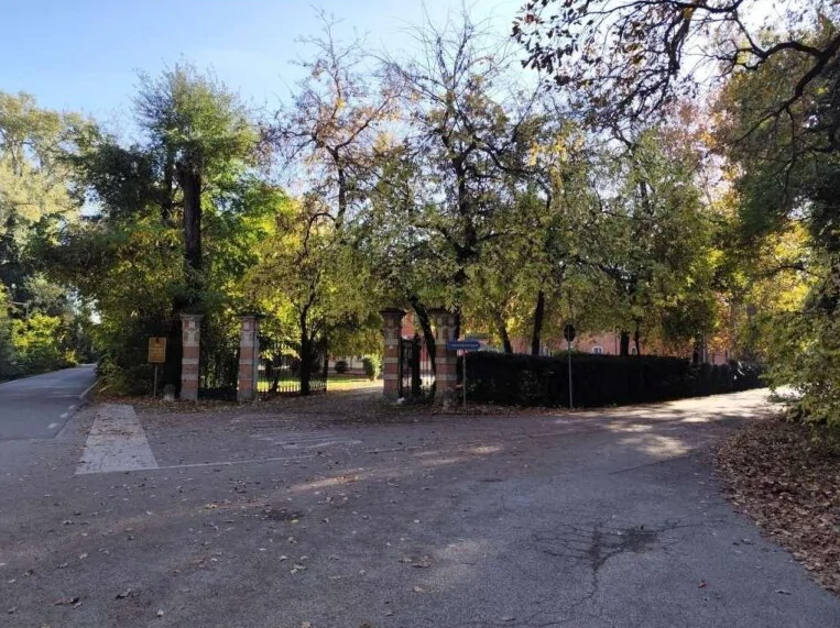 Compendio immobiliare con B&B, ristorante, abitazioni e aree