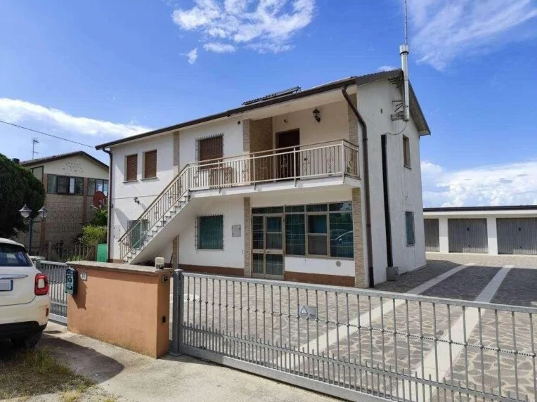 Appartamento in villino a Jolanda di Savoia