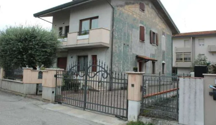 Appartamento al piano primo con autorimessa in Cesenatico