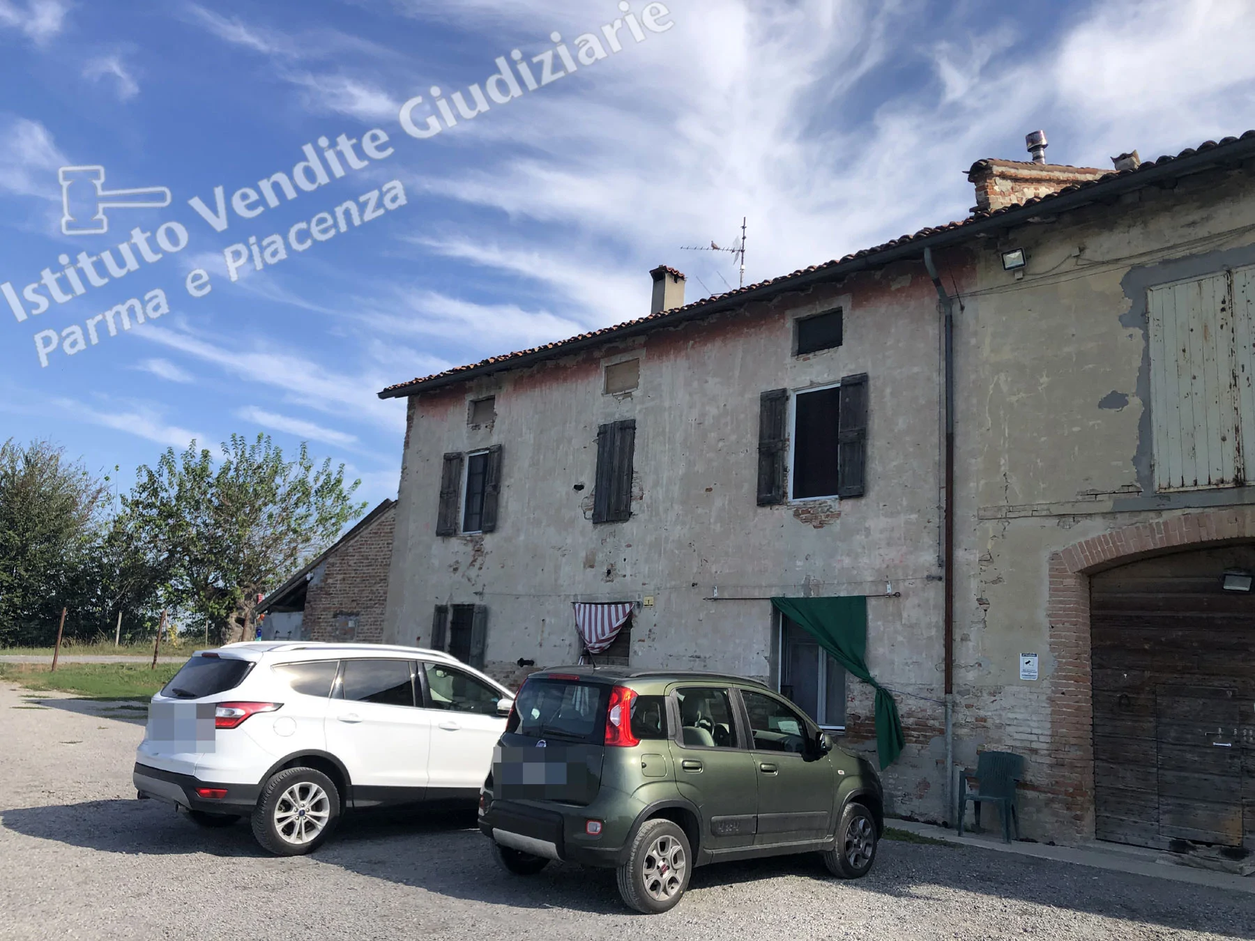 Complesso immobiliare abitativo e rurale con area cortilizia a Roccabianca