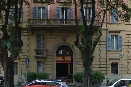 Ufficio al primo piano con cantina e posto auto a Modena - 001