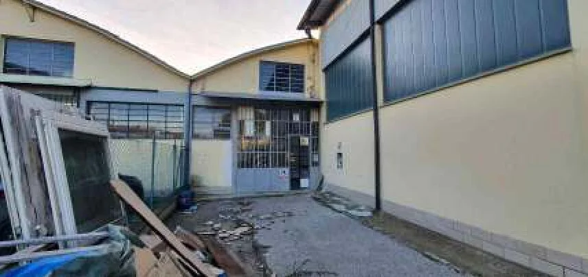 Capannone artigianale con corte esclusiva a Castrocaro Terme e Terra del Sole