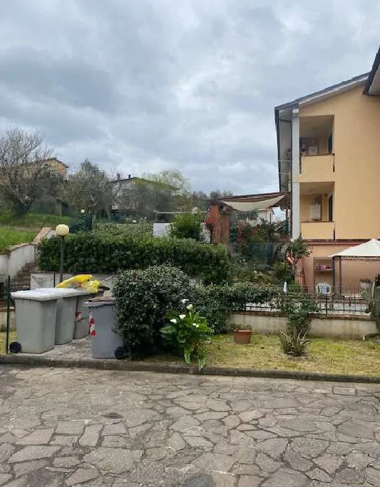 Box doppio a Sarzana, via Paternò 18/B
