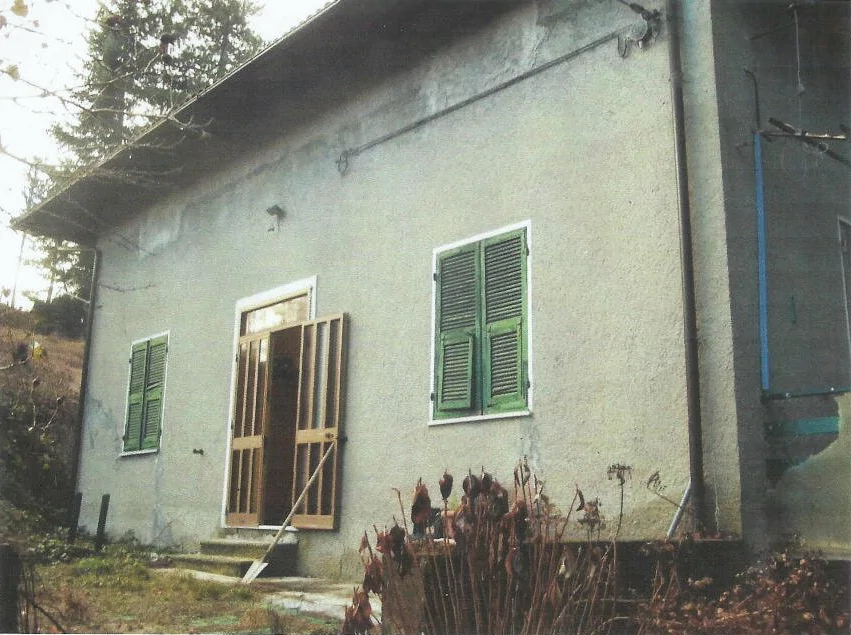 Rustico con garage e terreni a Calizzano