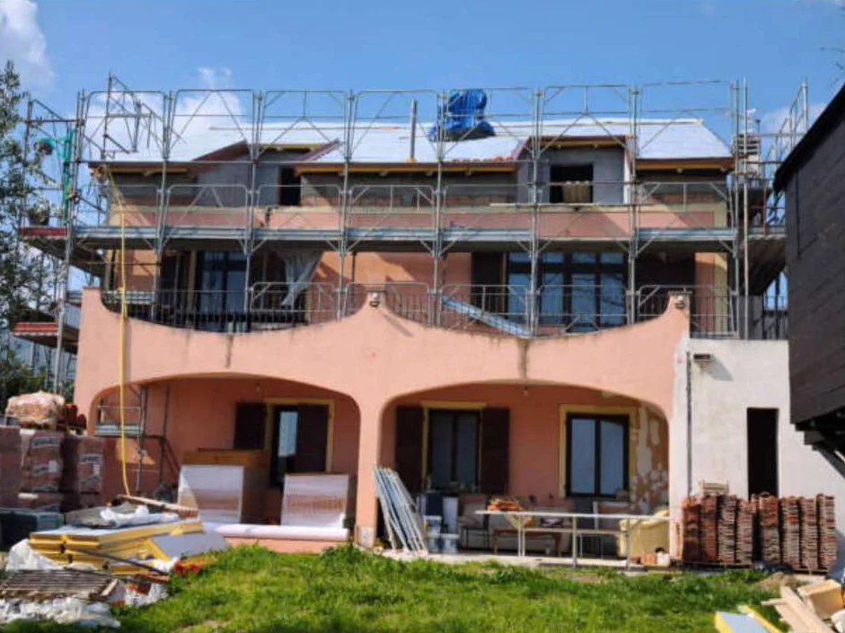 Appartamento in villa bifamiliare con lavori da completare