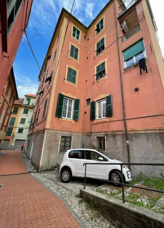 Negozio in Genova Pontedecimo, Via Beata Chiara 12R