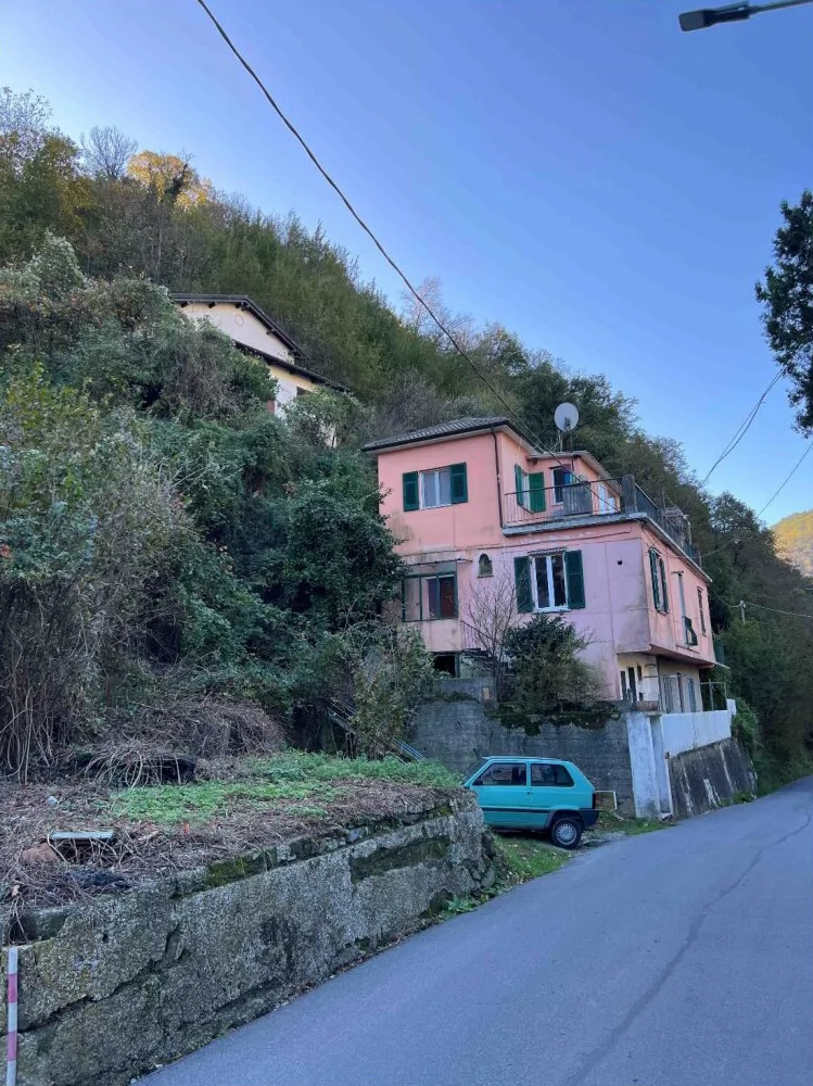 Appartamento al piano secondo con terrazza e giardino a Genova Pegli