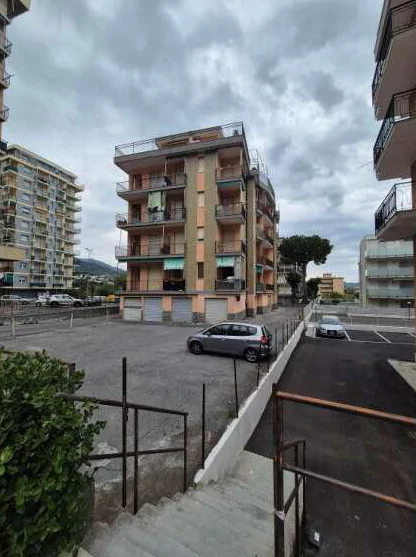 Appartamento al terzo piano con cantina a Borghetto Santo Spirito