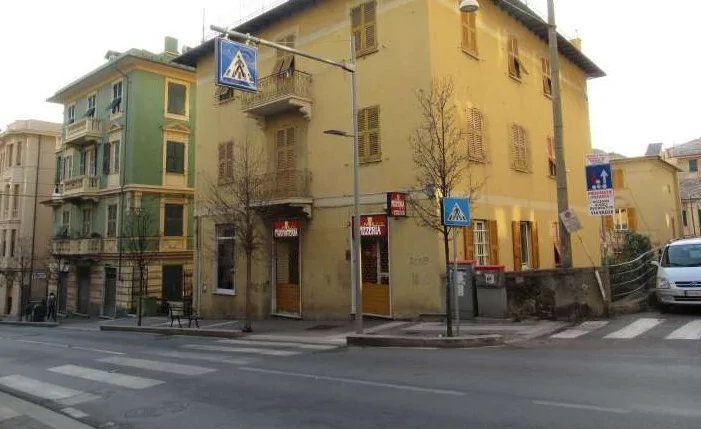 Appartamento al piano terra in palazzina d'epoca a Sestri Ponente