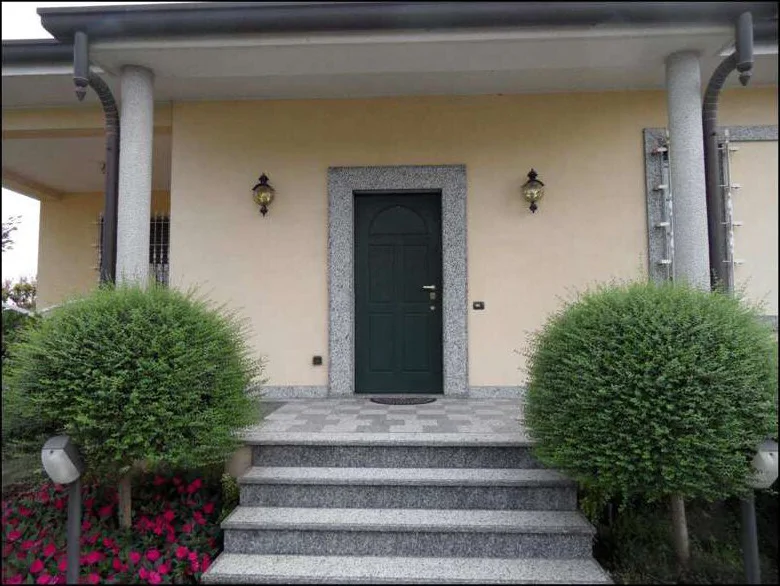 Villa singola con box a Monza, via Casentino 2