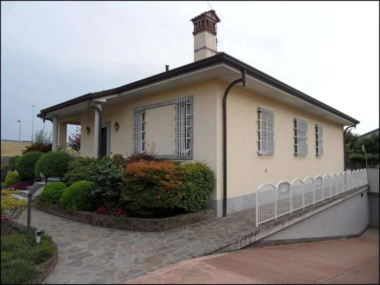 Villa singola con box a Monza, via Casentino 2 - 004