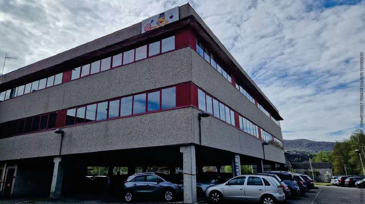Autorimessa collettiva con 17 posti auto in Cuveglio