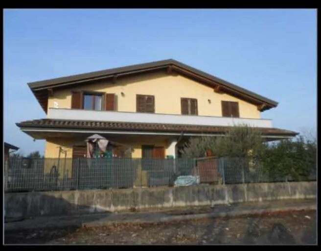 Appartamento con giardino, cantina e box a Pozzo d'Adda