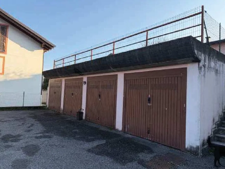 Appartamento con box in Caravate, via XX Settembre 72