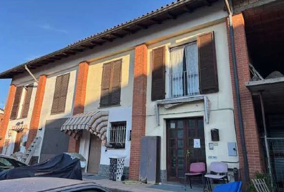 Appartamento con autorimessa in Venegono Superiore