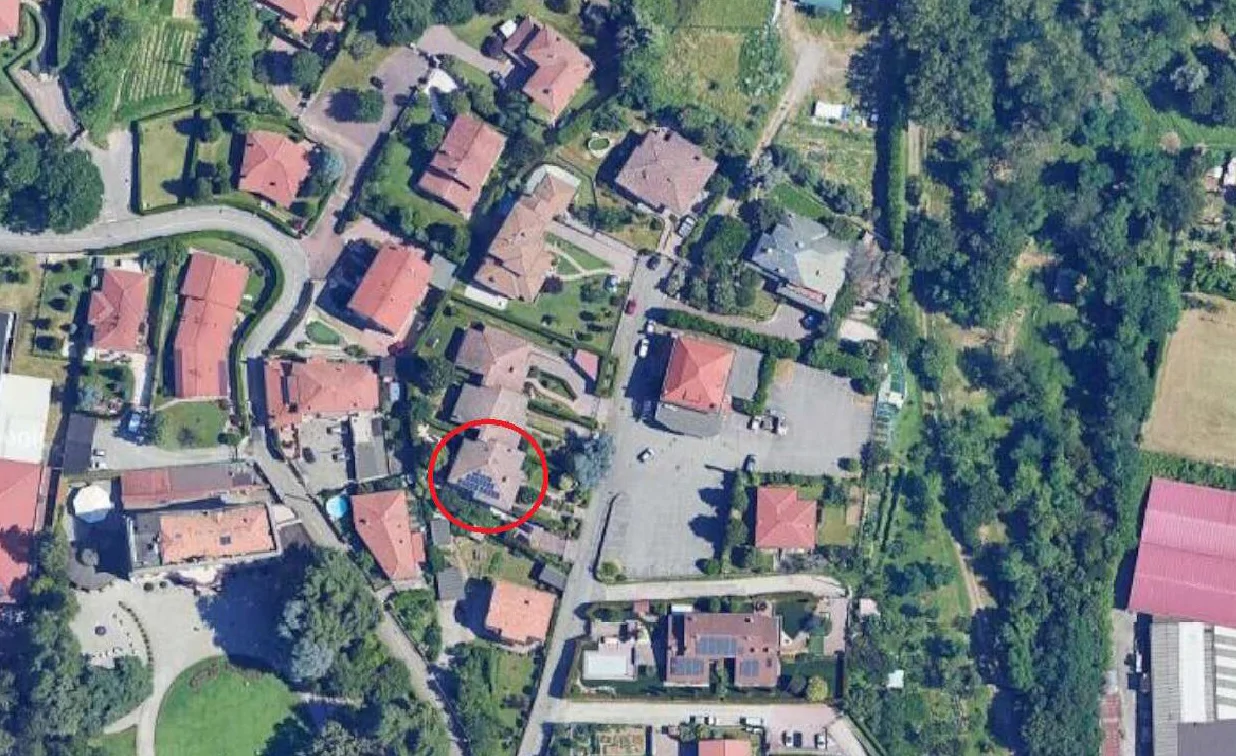 Villetta bifamiliare con box doppio e giardino a Carvico