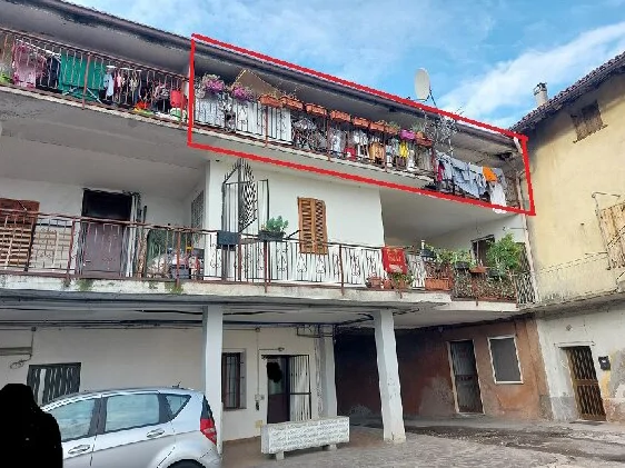 Appartamento al secondo piano in corte a Madone
