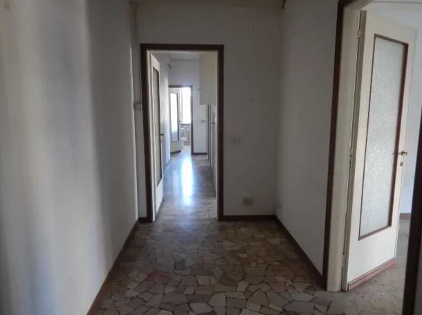 Appartamento con cantina e posto auto in Suzzara
