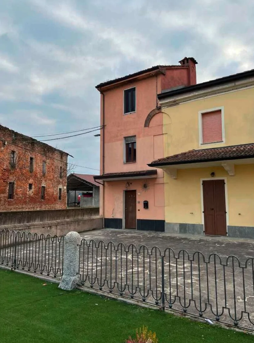 Appartamento su tre piani con seminterrato a Credera Rubbiano