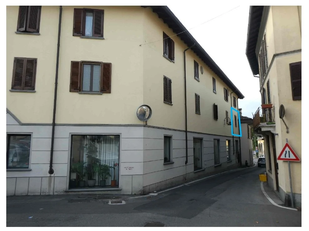 Appartamento con cantina e box a Monticello Brianza