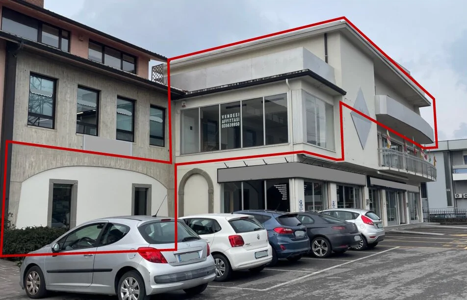 Lotto 01 commerciale: negozio, esposizione, cabina elettrica e aree urbane