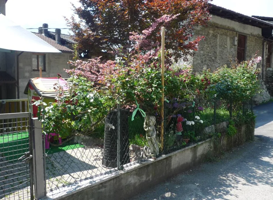 Fabbricato su tre livelli in Ardenno, via Morano 15