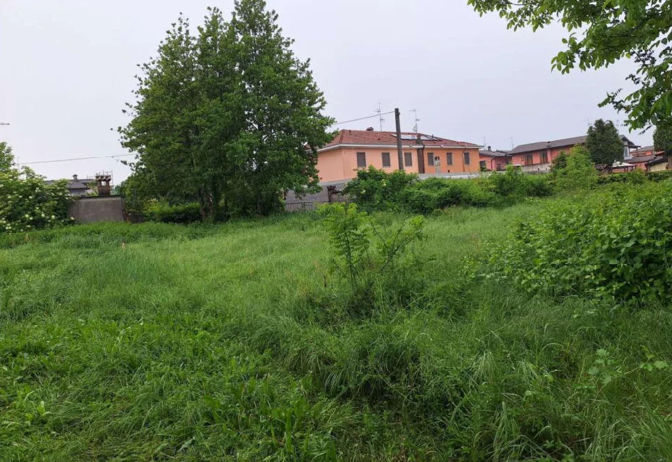 Terreni edificabili residenziali in Cremosano, tre appezzamenti