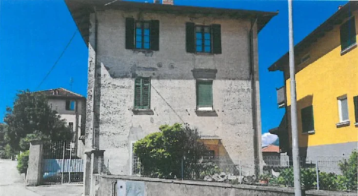 Abitazione e box in Cuvio, via Verdi 13