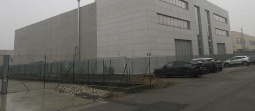 Capannone industriale con uffici in Albavilla