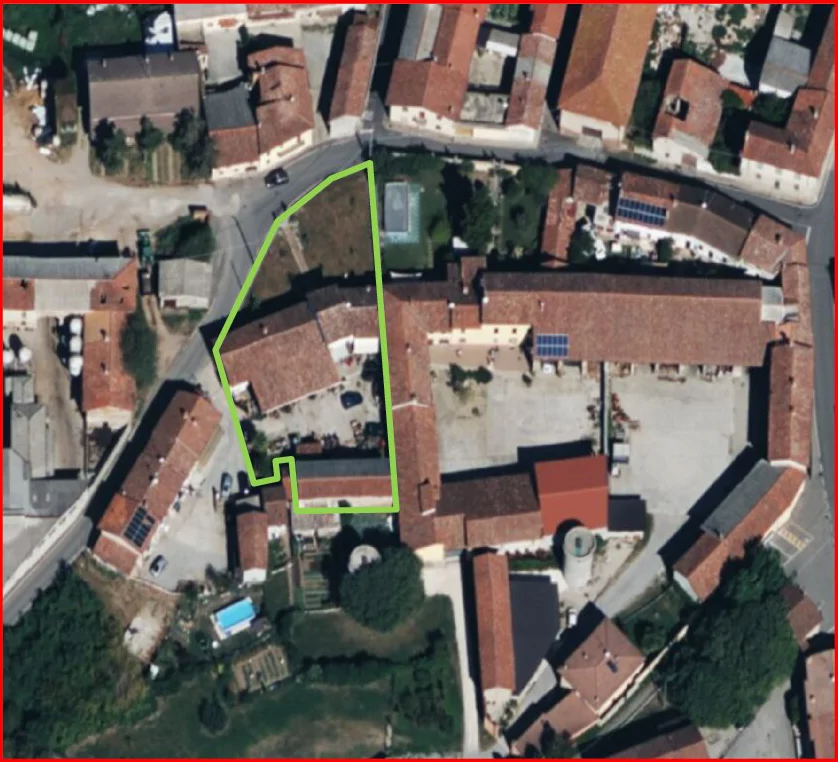 Cascina a corte chiusa in Castelvisconti con residenza, laboratorio e depositi