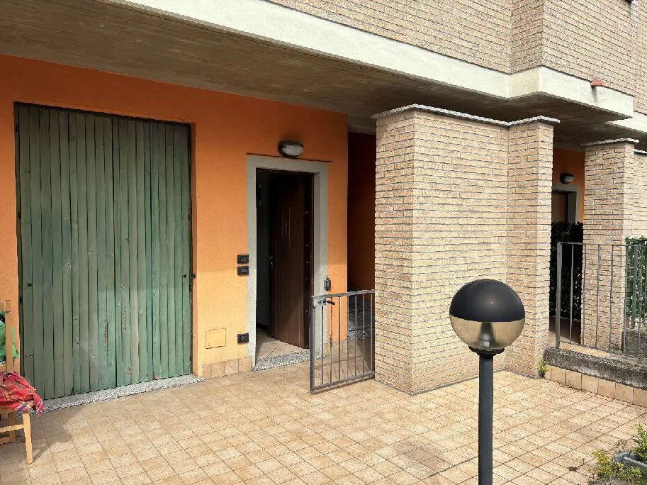 Appartamento con autorimessa in Cologno al Serio