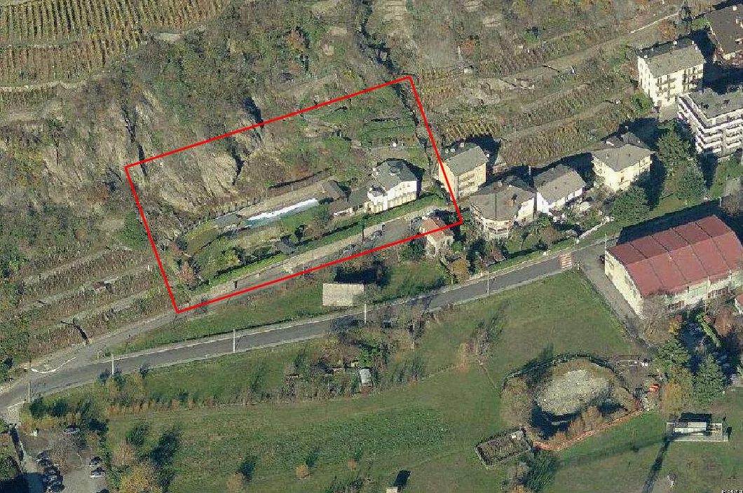 Villa unifamiliare con autorimessa e terreni in Sondrio