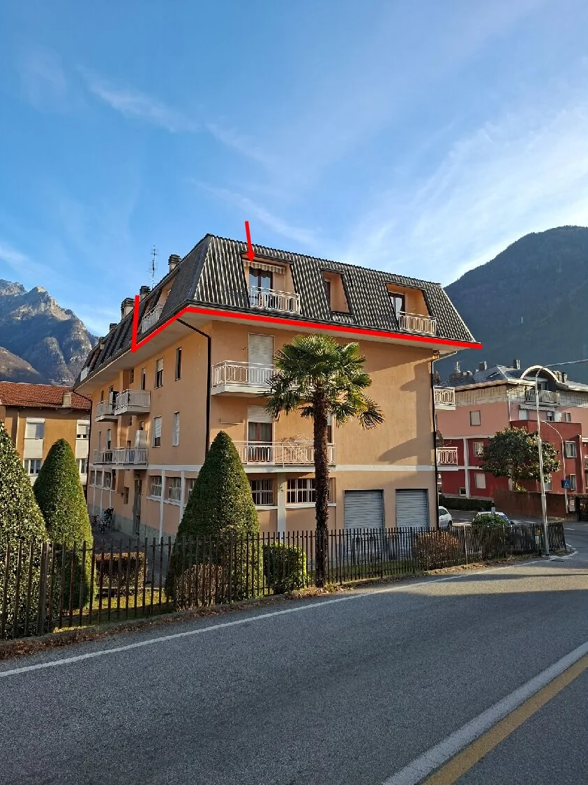 Appartamento con box auto in Chiavenna
