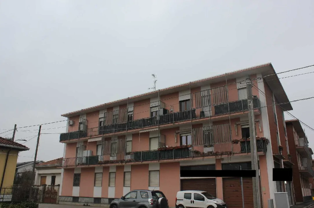Appartamento al secondo piano con cantina in Lonate Pozzolo